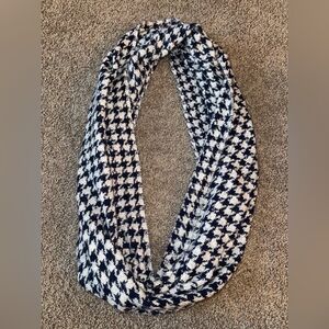 Houndstooth Navy/White Infinity Scarf